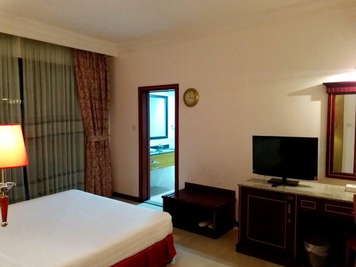 Taj Plaza Hotel Al-Manamah Bagian luar foto