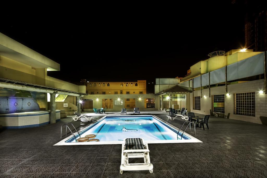 Taj Plaza Hotel Al-Manamah Bagian luar foto